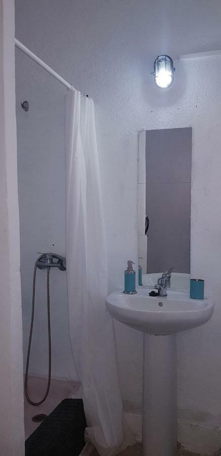 Basic En-Suite Bedroom By The Sea Guinea Exterior photo