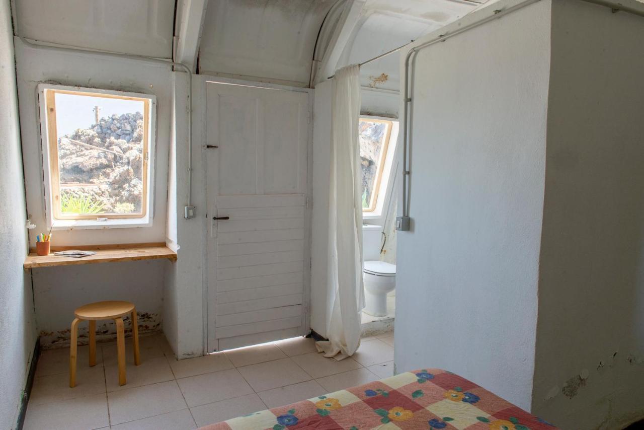 Basic En-Suite Bedroom By The Sea Guinea Exterior photo