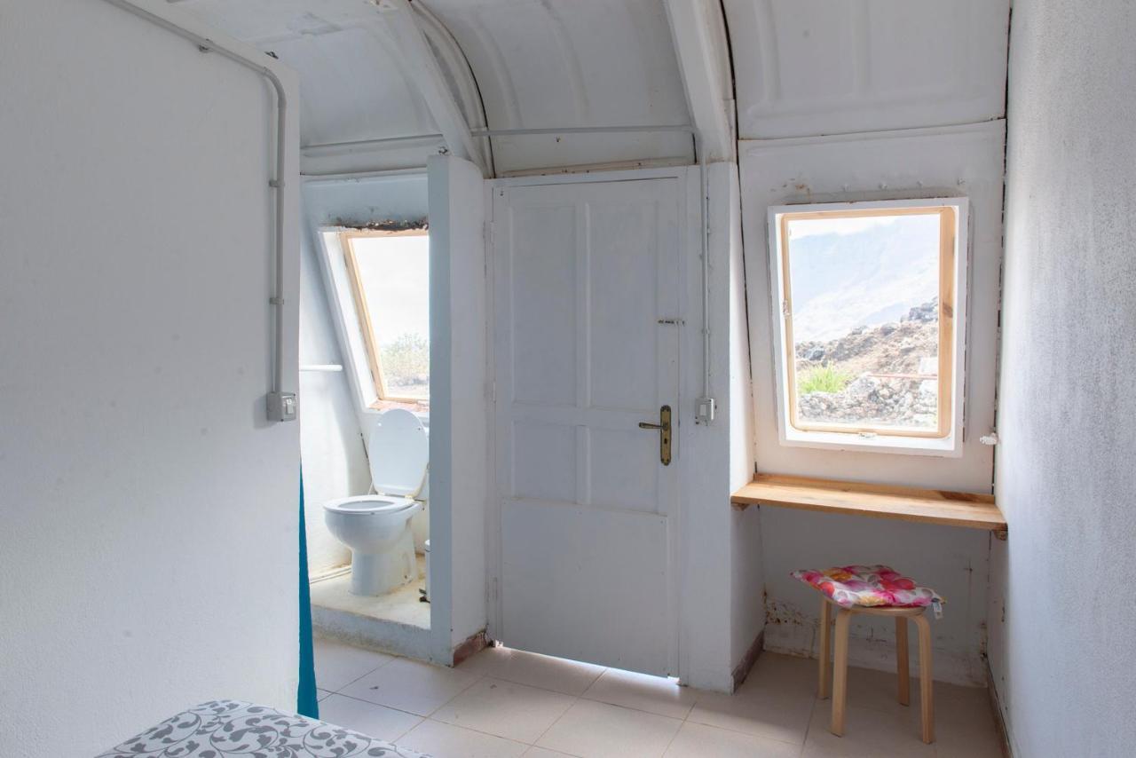 Basic En-Suite Bedroom By The Sea Guinea Exterior photo